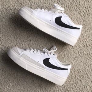 NIKE/“BLAZER”LOW PLATFORM SNEAKERS